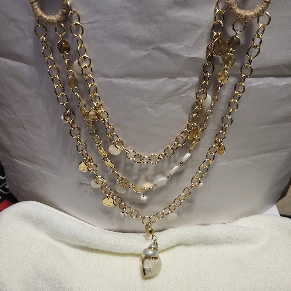 BEAUTIFUL HANDMADE GOLD TONE SHELL STATEMENT NECKLACE